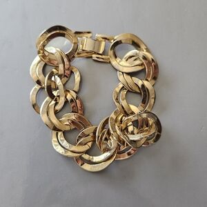 Elegant Gold Chain Bracelet